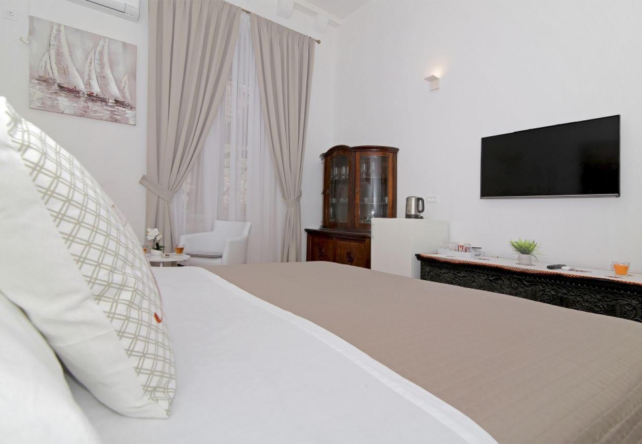 Rent by room на Dubrovnik - Комната в Дубровник  c Спутниковое / кабельное телевидение, WIFI, Балкон / Терраса (4246-3)