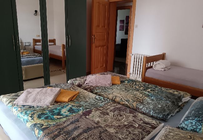 Апартаменты на Biograd na moru - Aпартамент в Биоград-на-Мору c терраса, Спутниковое / кабельное телевидение, WIFI, инвалидности (4818-2) Апартаменты на Biograd na moru - Aпартамент в Биоград-на-Мору c терраса, Спутниковое / кабельное телевидение, WIFI, инвалидности (4818-2)