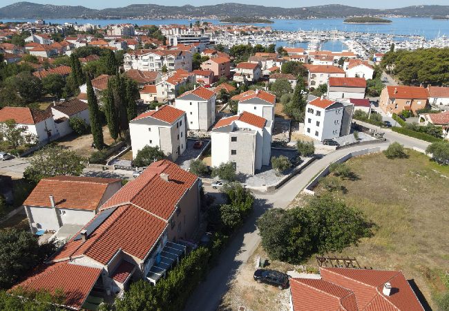 Апартаменты на Biograd na moru - Aпартамент в Биоград-на-Мору c Вид на море, балкон, Спутниковое / кабельное телевидение, WIFI (4818-4) Апартаменты на Biograd na moru - Aпартамент в Биоград-на-Мору c Вид на море, балкон, Спутниковое / кабельное телевидение, WIFI (4818-4)