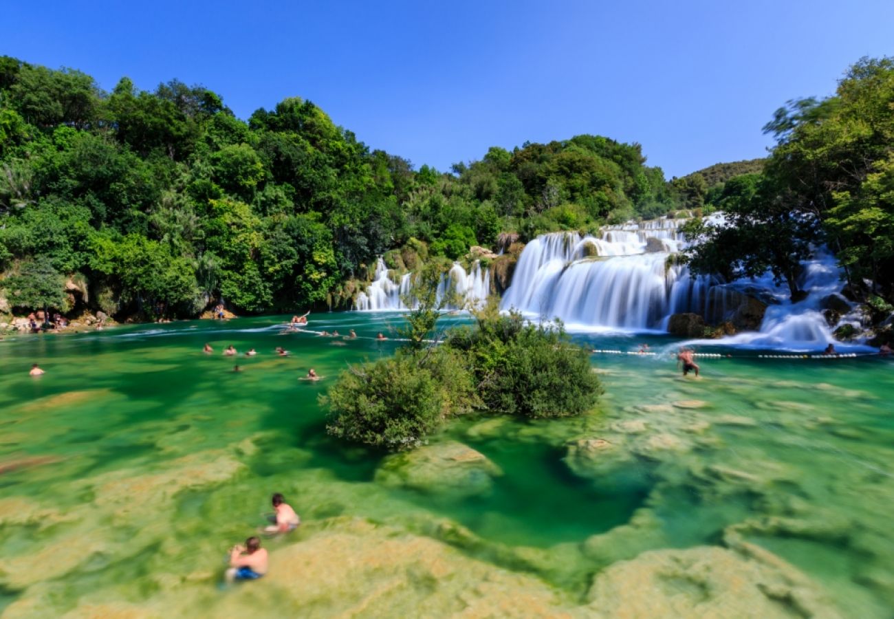 Квартира-студия на Biograd na moru - студио Апартамент в Биоград-на-Мору c Вид на море, терраса, Спутниковое / кабельное телевидение, WIFI (4818-5)