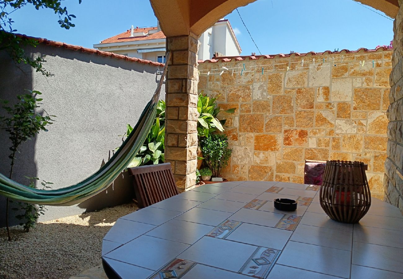 Квартира-студия на Biograd na moru - Studioapartment in Biograd na Moru mit Terrasse, Klimaanlage, W-LAN (4818-8)