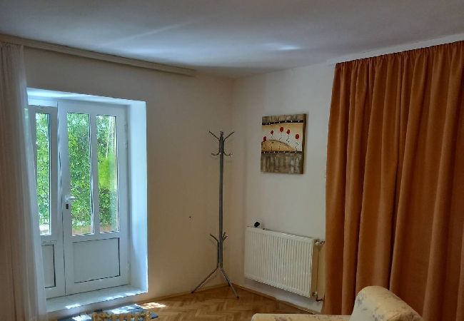 Rent by room на Nerezine - Комната в Нерезине c терраса, WIFI (4827-5) Rent by room на Nerezine - Комната в Нерезине c терраса, WIFI (4827-5)