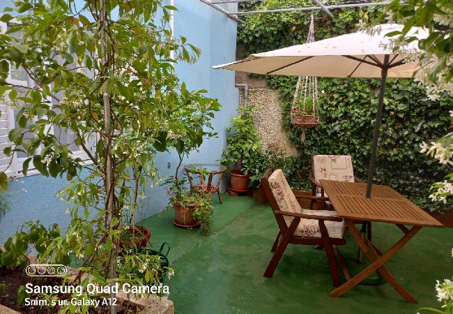 Rent by room на Nerezine - Комната в Нерезине c терраса, WIFI (4827-5) Rent by room на Nerezine - Комната в Нерезине c терраса, WIFI (4827-5)