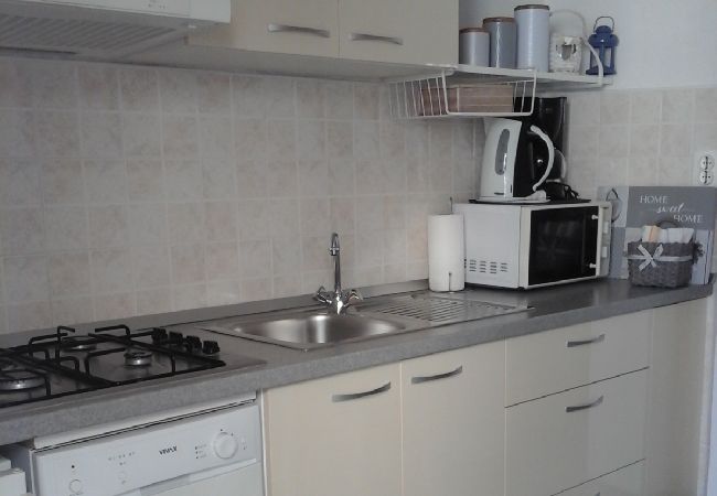 Квартира-студия на Hvar - Studioapartment in Hvar-Stadt mit Terrasse, Klimaanlage, W-LAN, Waschmaschine (4858-1) Квартира-студия на Hvar - Studioapartment in Hvar-Stadt mit Terrasse, Klimaanlage, W-LAN, Waschmaschine (4858-1)