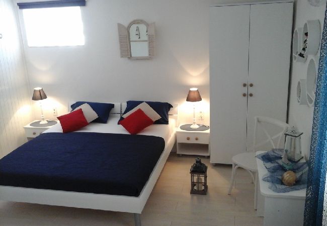 Квартира-студия на Hvar - Studioapartment in Hvar-Stadt mit Terrasse, Klimaanlage, W-LAN, Waschmaschine (4858-1) Квартира-студия на Hvar - Studioapartment in Hvar-Stadt mit Terrasse, Klimaanlage, W-LAN, Waschmaschine (4858-1)