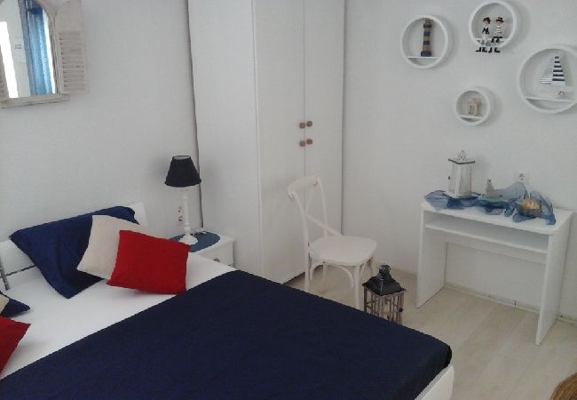 Квартира-студия на Hvar - Studioapartment in Hvar-Stadt mit Terrasse, Klimaanlage, W-LAN, Waschmaschine (4858-1) Квартира-студия на Hvar - Studioapartment in Hvar-Stadt mit Terrasse, Klimaanlage, W-LAN, Waschmaschine (4858-1)