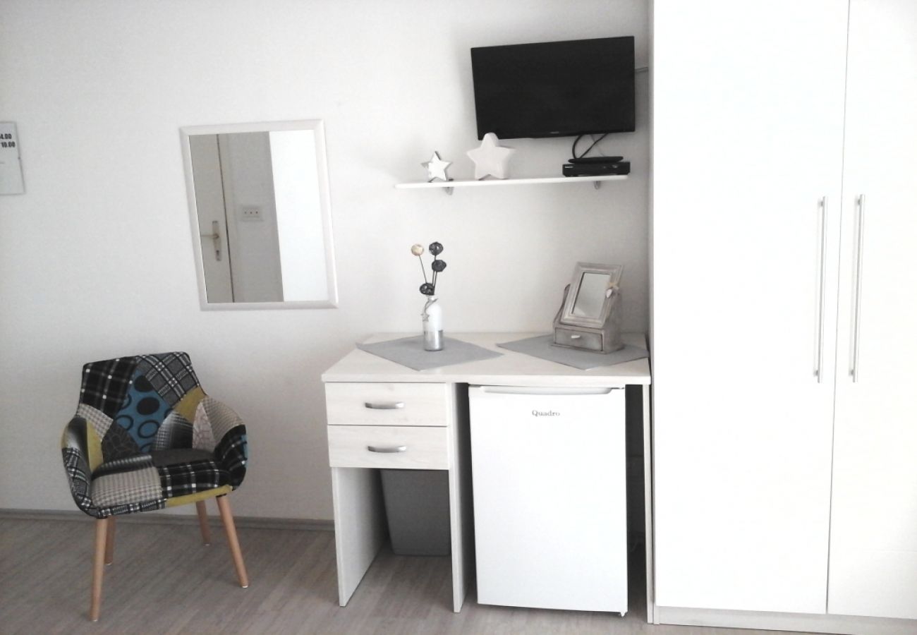 Rent by room на Hvar - Zimmer in Hvar-Stadt mit Meerblick, Balkon, Klimaanlage, W-LAN (4858-2)