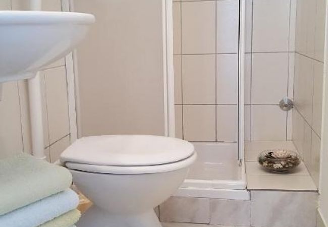 Rent by room на Hvar - Комната в Хвар c Вид на море, балкон, Спутниковое / кабельное телевидение, WIFI (4858-5) Rent by room на Hvar - Комната в Хвар c Вид на море, балкон, Спутниковое / кабельное телевидение, WIFI (4858-5)