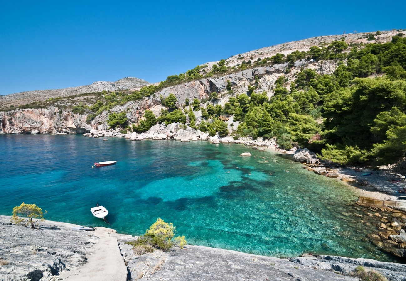 Rent by room на Hvar - Комната в Хвар c Вид на море, балкон, Спутниковое / кабельное телевидение, WIFI (4858-5)