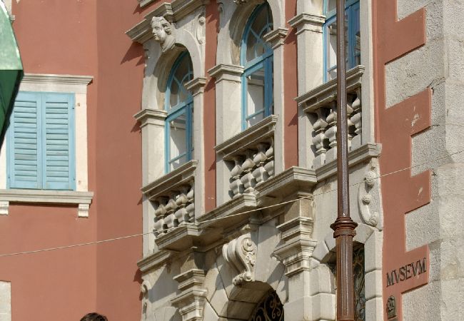 Дом на Labin - дом отдыха в Лабин c терраса, Спутниковое / кабельное телевидение, WIFI, Балкон / Терраса (4866-1) Дом на Labin - дом отдыха в Лабин c терраса, Спутниковое / кабельное телевидение, WIFI, Балкон / Терраса (4866-1)