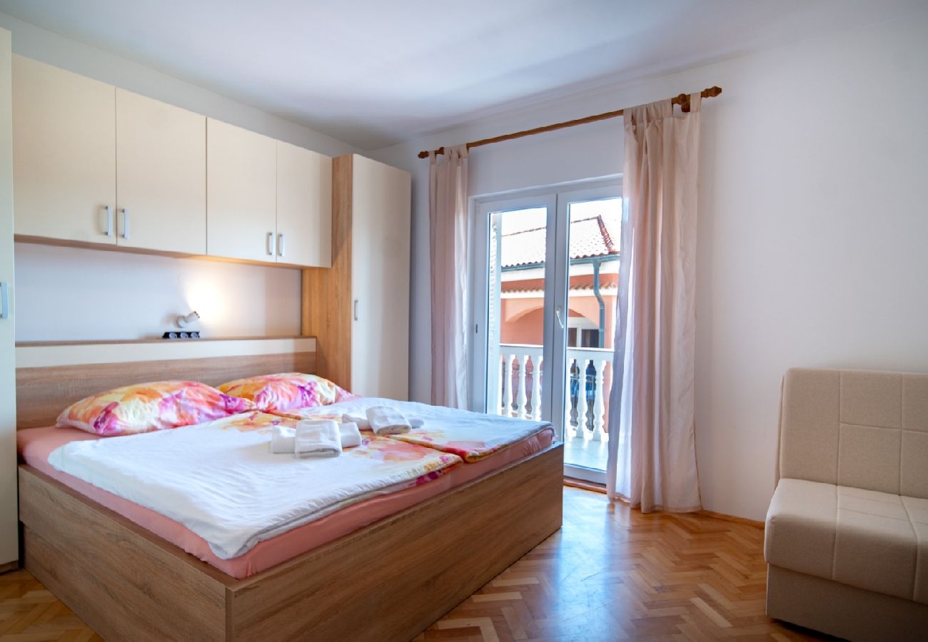 Апартаменты на Lopar - Ferienwohnung in Lopar mit Balkon, Klimaanlage, W-LAN, Waschmaschine (4886-1)