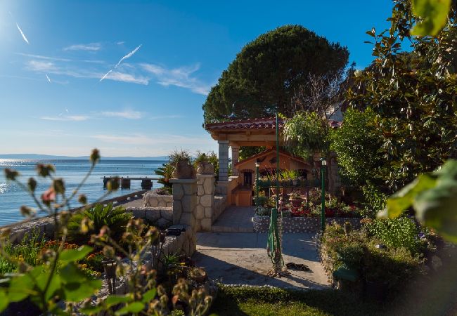 Апартаменты на Kampor - Aпартамент в Кампор c Вид на море, балкон, Спутниковое / кабельное телевидение, WIFI (4838-1) Апартаменты на Kampor - Aпартамент в Кампор c Вид на море, балкон, Спутниковое / кабельное телевидение, WIFI (4838-1)