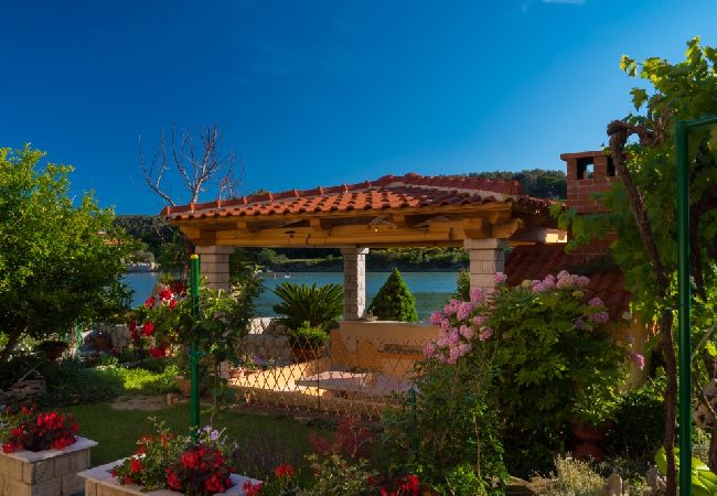 Апартаменты на Kampor - Aпартамент в Кампор c Вид на море, балкон, Спутниковое / кабельное телевидение, WIFI (4838-1) Апартаменты на Kampor - Aпартамент в Кампор c Вид на море, балкон, Спутниковое / кабельное телевидение, WIFI (4838-1)