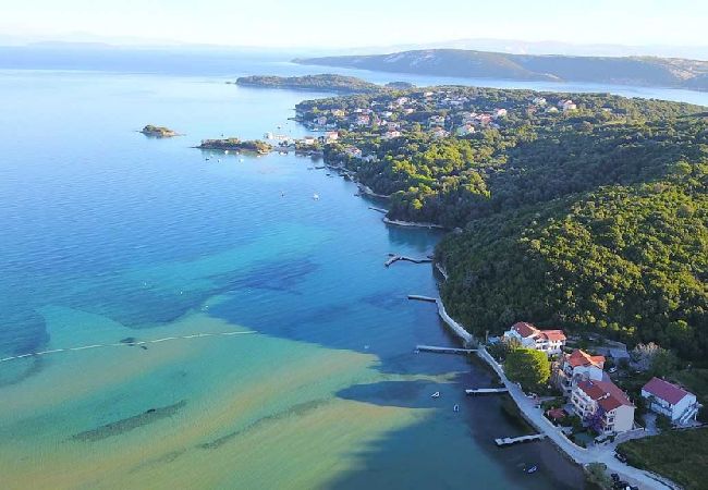 Апартаменты на Kampor - Aпартамент в Кампор c Вид на море, балкон, Спутниковое / кабельное телевидение, WIFI (4838-2) Апартаменты на Kampor - Aпартамент в Кампор c Вид на море, балкон, Спутниковое / кабельное телевидение, WIFI (4838-2)