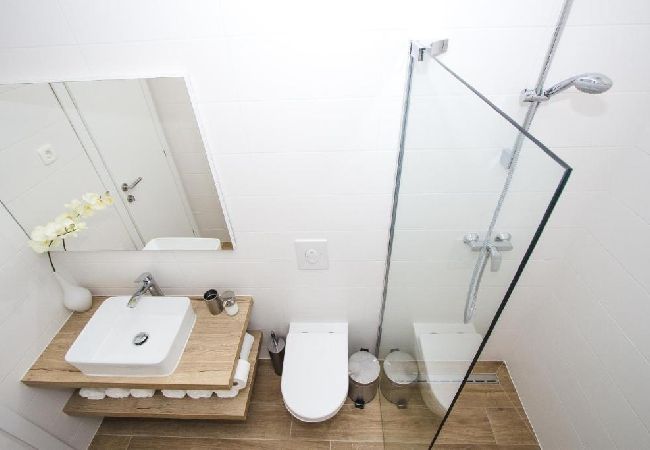 Апартаменты на Vodice - Aпартамент в Водице c терраса, Спутниковое / кабельное телевидение, WIFI, инвалидности (4932-3) Апартаменты на Vodice - Aпартамент в Водице c терраса, Спутниковое / кабельное телевидение, WIFI, инвалидности (4932-3)