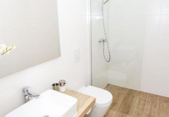 Апартаменты на Vodice - Aпартамент в Водице c терраса, Спутниковое / кабельное телевидение, WIFI, инвалидности (4932-3) Апартаменты на Vodice - Aпартамент в Водице c терраса, Спутниковое / кабельное телевидение, WIFI, инвалидности (4932-3)