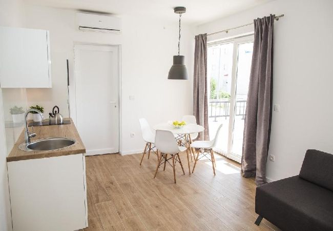 Апартаменты на Vodice - Aпартамент в Водице c терраса, Спутниковое / кабельное телевидение, WIFI, инвалидности (4932-1) Апартаменты на Vodice - Aпартамент в Водице c терраса, Спутниковое / кабельное телевидение, WIFI, инвалидности (4932-1)