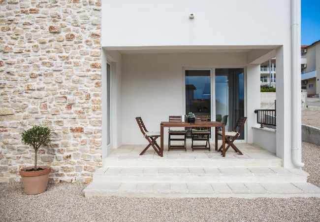 Апартаменты на Vodice - Aпартамент в Водице c терраса, Спутниковое / кабельное телевидение, WIFI, инвалидности (4932-1) Апартаменты на Vodice - Aпартамент в Водице c терраса, Спутниковое / кабельное телевидение, WIFI, инвалидности (4932-1)