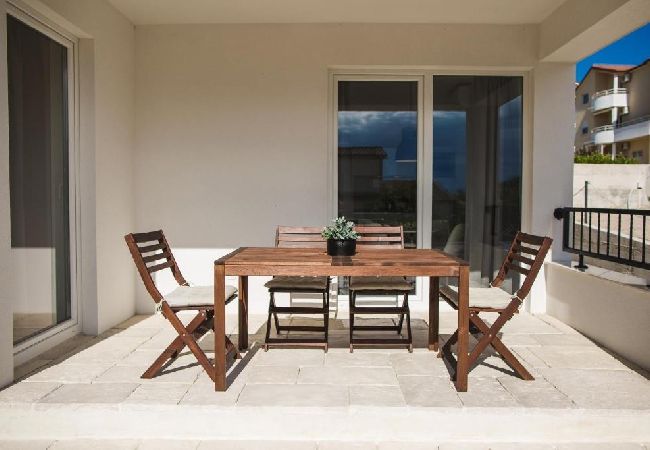 Апартаменты на Vodice - Aпартамент в Водице c терраса, Спутниковое / кабельное телевидение, WIFI, инвалидности (4932-1) Апартаменты на Vodice - Aпартамент в Водице c терраса, Спутниковое / кабельное телевидение, WIFI, инвалидности (4932-1)