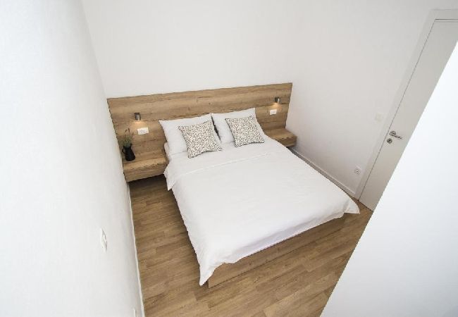 Апартаменты на Vodice - Aпартамент в Водице c терраса, Спутниковое / кабельное телевидение, WIFI, инвалидности (4932-1) Апартаменты на Vodice - Aпартамент в Водице c терраса, Спутниковое / кабельное телевидение, WIFI, инвалидности (4932-1)