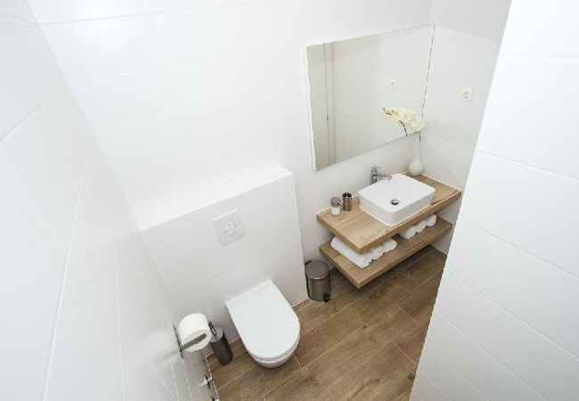 Апартаменты на Vodice - Aпартамент в Водице c терраса, Спутниковое / кабельное телевидение, WIFI, инвалидности (4932-1) Апартаменты на Vodice - Aпартамент в Водице c терраса, Спутниковое / кабельное телевидение, WIFI, инвалидности (4932-1)