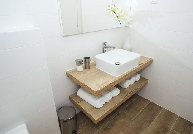 Апартаменты на Vodice - Aпартамент в Водице c терраса, Спутниковое / кабельное телевидение, WIFI, инвалидности (4932-1) Апартаменты на Vodice - Aпартамент в Водице c терраса, Спутниковое / кабельное телевидение, WIFI, инвалидности (4932-1)