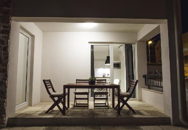 Апартаменты на Vodice - Aпартамент в Водице c терраса, Спутниковое / кабельное телевидение, WIFI, инвалидности (4932-1) Апартаменты на Vodice - Aпартамент в Водице c терраса, Спутниковое / кабельное телевидение, WIFI, инвалидности (4932-1)