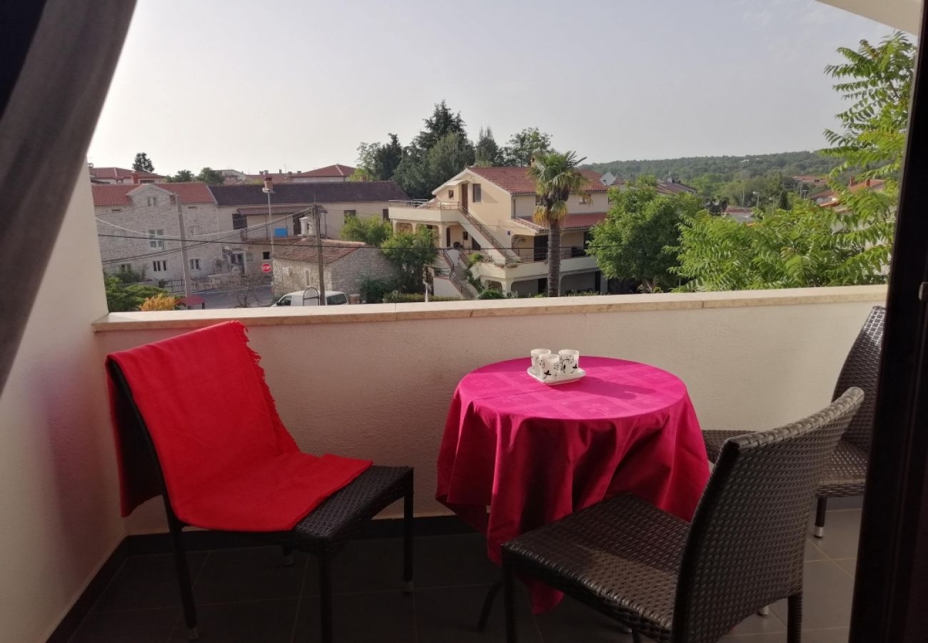 Квартира-студия на Funtana - Studioapartment in Funtana mit Balkon, Klimaanlage, W-LAN, Waschmaschine (4982-2)