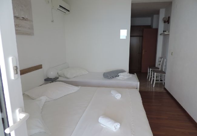 Rent by room на Brela - Комната в Брела c Вид на море, терраса, Спутниковое / кабельное телевидение, WIFI (4947-2) Rent by room на Brela - Комната в Брела c Вид на море, терраса, Спутниковое / кабельное телевидение, WIFI (4947-2)