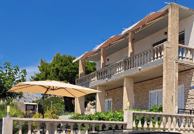 Rent by room на Brela - Комната в Брела c Вид на море, терраса, Спутниковое / кабельное телевидение, WIFI (4947-2) Rent by room на Brela - Комната в Брела c Вид на море, терраса, Спутниковое / кабельное телевидение, WIFI (4947-2)