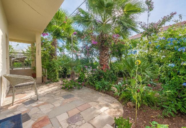 Апартаменты на Okrug Gornji - Aпартамент в Округ Горњи c Вид на море, терраса, Спутниковое / кабельное телевидение, WIFI (5046-1) Апартаменты на Okrug Gornji - Aпартамент в Округ Горњи c Вид на море, терраса, Спутниковое / кабельное телевидение, WIFI (5046-1)