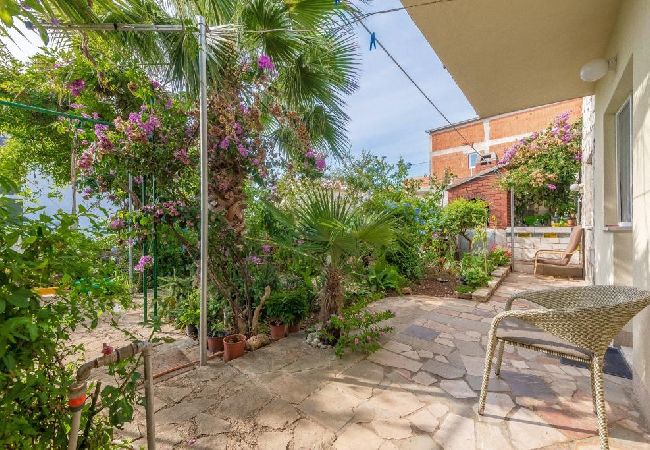 Апартаменты на Okrug Gornji - Aпартамент в Округ Горњи c Вид на море, терраса, Спутниковое / кабельное телевидение, WIFI (5046-2) Апартаменты на Okrug Gornji - Aпартамент в Округ Горњи c Вид на море, терраса, Спутниковое / кабельное телевидение, WIFI (5046-2)