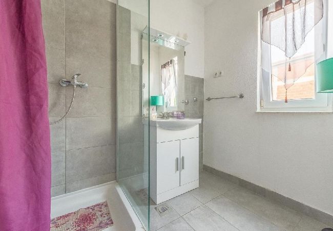 Апартаменты на Okrug Gornji - Aпартамент в Округ Горњи c Вид на море, терраса, Спутниковое / кабельное телевидение, WIFI (5046-2) Апартаменты на Okrug Gornji - Aпартамент в Округ Горњи c Вид на море, терраса, Спутниковое / кабельное телевидение, WIFI (5046-2)