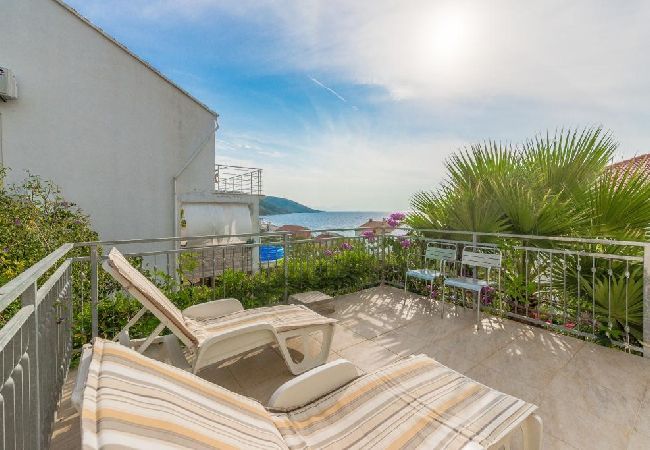 Апартаменты на Okrug Gornji - Aпартамент в Округ Горњи c Вид на море, терраса, Спутниковое / кабельное телевидение, WIFI (5046-2) Апартаменты на Okrug Gornji - Aпартамент в Округ Горњи c Вид на море, терраса, Спутниковое / кабельное телевидение, WIFI (5046-2)