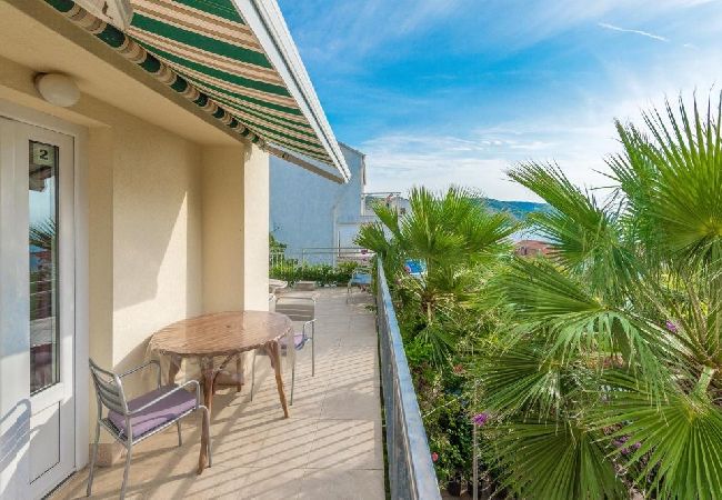 Апартаменты на Okrug Gornji - Aпартамент в Округ Горњи c Вид на море, терраса, Спутниковое / кабельное телевидение, WIFI (5046-2) Апартаменты на Okrug Gornji - Aпартамент в Округ Горњи c Вид на море, терраса, Спутниковое / кабельное телевидение, WIFI (5046-2)