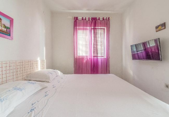 Апартаменты на Okrug Gornji - Aпартамент в Округ Горњи c Вид на море, терраса, Спутниковое / кабельное телевидение, WIFI (5046-2) Апартаменты на Okrug Gornji - Aпартамент в Округ Горњи c Вид на море, терраса, Спутниковое / кабельное телевидение, WIFI (5046-2)