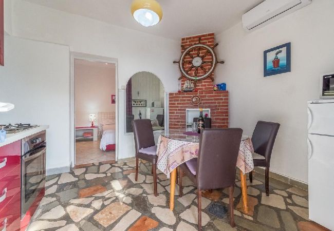 Апартаменты на Okrug Gornji - Aпартамент в Округ Горњи c Вид на море, терраса, Спутниковое / кабельное телевидение, WIFI (5046-2) Апартаменты на Okrug Gornji - Aпартамент в Округ Горњи c Вид на море, терраса, Спутниковое / кабельное телевидение, WIFI (5046-2)