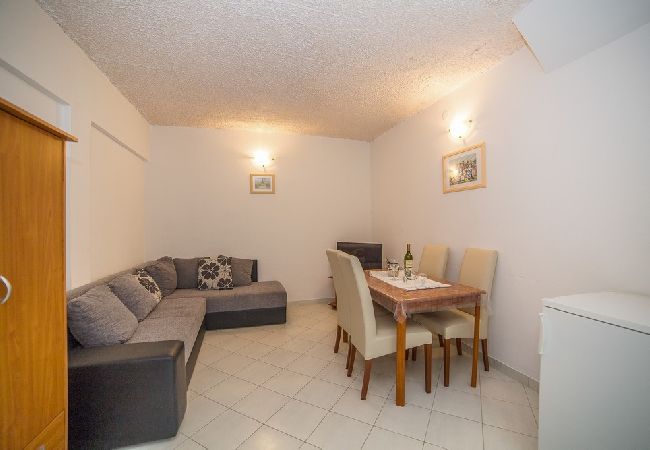 Апартаменты на Okrug Gornji - Aпартамент в Округ Горњи c терраса, Спутниковое / кабельное телевидение, WIFI, инвалидности (5048-3) Апартаменты на Okrug Gornji - Aпартамент в Округ Горњи c терраса, Спутниковое / кабельное телевидение, WIFI, инвалидности (5048-3)