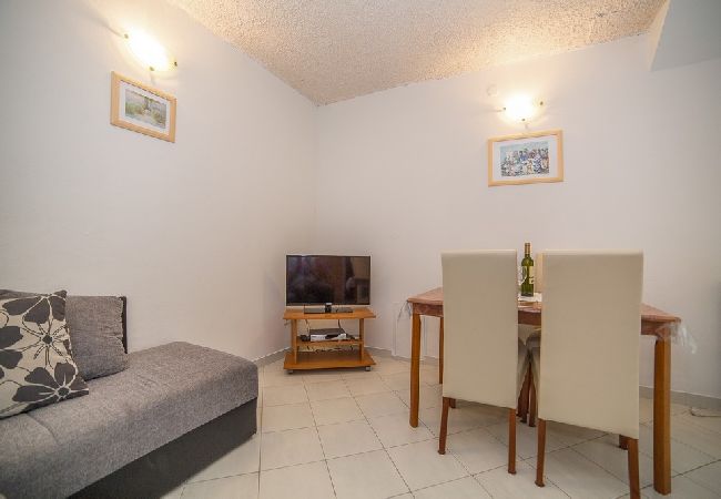 Апартаменты на Okrug Gornji - Aпартамент в Округ Горњи c терраса, Спутниковое / кабельное телевидение, WIFI, инвалидности (5048-3) Апартаменты на Okrug Gornji - Aпартамент в Округ Горњи c терраса, Спутниковое / кабельное телевидение, WIFI, инвалидности (5048-3)