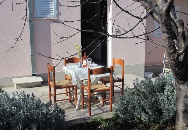 Апартаменты на Okrug Gornji - Aпартамент в Округ Горњи c терраса, Спутниковое / кабельное телевидение, WIFI, инвалидности (5048-3) Апартаменты на Okrug Gornji - Aпартамент в Округ Горњи c терраса, Спутниковое / кабельное телевидение, WIFI, инвалидности (5048-3)