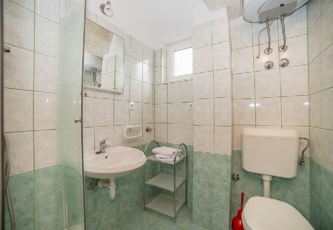 Апартаменты на Okrug Gornji - Aпартамент в Округ Горњи c терраса, Спутниковое / кабельное телевидение, WIFI, инвалидности (5048-3) Апартаменты на Okrug Gornji - Aпартамент в Округ Горњи c терраса, Спутниковое / кабельное телевидение, WIFI, инвалидности (5048-3)