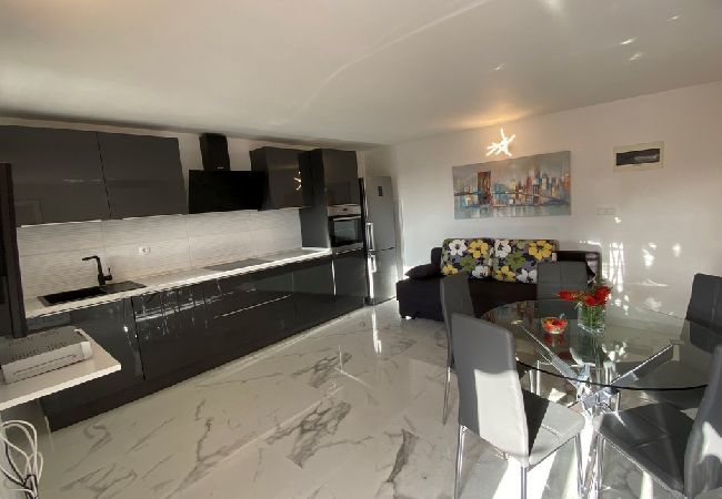 Апартаменты на Okrug Gornji - Aпартамент в Округ Горњи c балкон, Спутниковое / кабельное телевидение, WIFI, инвалидности (5048-1) Апартаменты на Okrug Gornji - Aпартамент в Округ Горњи c балкон, Спутниковое / кабельное телевидение, WIFI, инвалидности (5048-1)