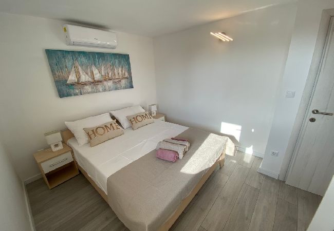 Апартаменты на Okrug Gornji - Aпартамент в Округ Горњи c балкон, Спутниковое / кабельное телевидение, WIFI, инвалидности (5048-1) Апартаменты на Okrug Gornji - Aпартамент в Округ Горњи c балкон, Спутниковое / кабельное телевидение, WIFI, инвалидности (5048-1)