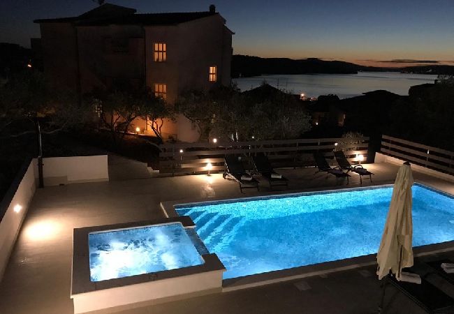 Апартаменты на Okrug Gornji - Aпартамент в Округ Горњи c балкон, Спутниковое / кабельное телевидение, WIFI, инвалидности (5048-1) Апартаменты на Okrug Gornji - Aпартамент в Округ Горњи c балкон, Спутниковое / кабельное телевидение, WIFI, инвалидности (5048-1)