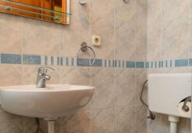 Апартаменты на Okrug Gornji - Aпартамент в Округ Горњи c Вид на море, балкон, Спутниковое / кабельное телевидение, WIFI (5049-2) Апартаменты на Okrug Gornji - Aпартамент в Округ Горњи c Вид на море, балкон, Спутниковое / кабельное телевидение, WIFI (5049-2)