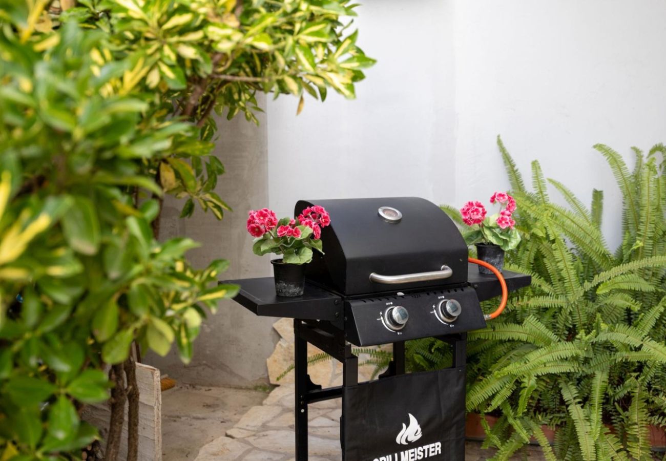 Апартаменты на Okrug Gornji - Aпартамент в Округ Горњи c Вид на море, балкон, Спутниковое / кабельное телевидение, WIFI (5049-2)