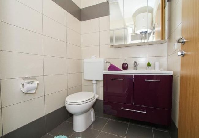 Квартира-студия на Okrug Gornji - студио Апартамент в Округ Горњи c терраса, Спутниковое / кабельное телевидение, WIFI, Балкон / Терраса (5051-1) Квартира-студия на Okrug Gornji - студио Апартамент в Округ Горњи c терраса, Спутниковое / кабельное телевидение, WIFI, Балкон / Терраса (5051-1)