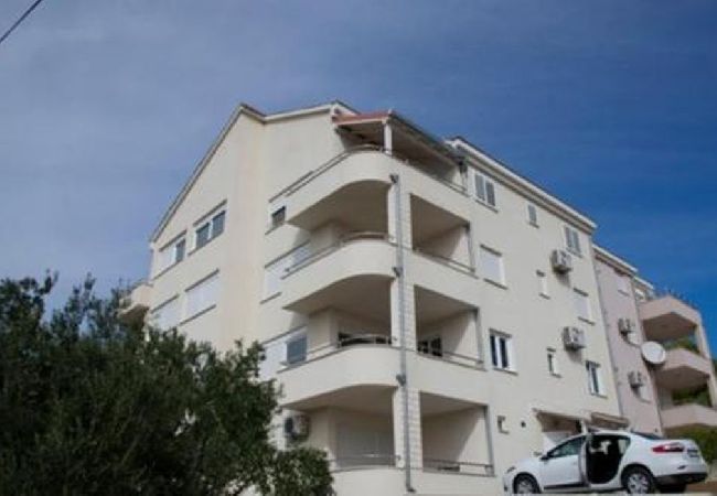 Квартира-студия на Okrug Gornji - студио Апартамент в Округ Горњи c терраса, Спутниковое / кабельное телевидение, WIFI, Балкон / Терраса (5051-1) Квартира-студия на Okrug Gornji - студио Апартамент в Округ Горњи c терраса, Спутниковое / кабельное телевидение, WIFI, Балкон / Терраса (5051-1)