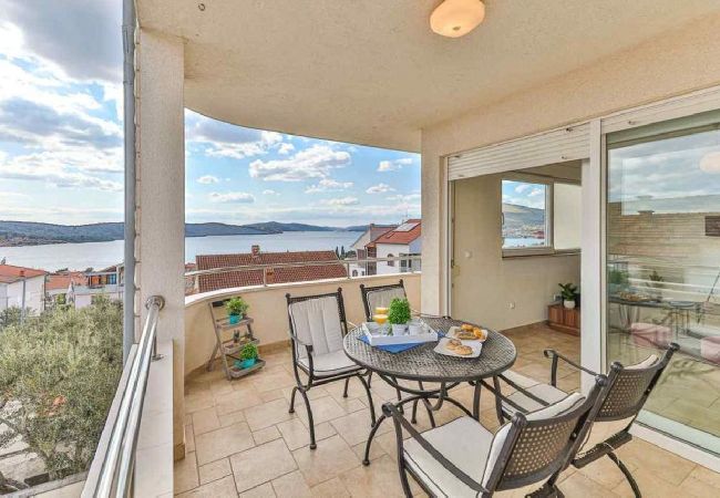 Апартаменты на Okrug Gornji - Aпартамент в Округ Горњи c Вид на море, терраса, Спутниковое / кабельное телевидение, WIFI (5051-2) Апартаменты на Okrug Gornji - Aпартамент в Округ Горњи c Вид на море, терраса, Спутниковое / кабельное телевидение, WIFI (5051-2)