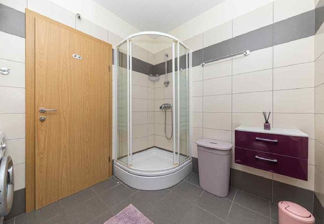 Апартаменты на Okrug Gornji - Aпартамент в Округ Горњи c Вид на море, терраса, Спутниковое / кабельное телевидение, WIFI (5051-2) Апартаменты на Okrug Gornji - Aпартамент в Округ Горњи c Вид на море, терраса, Спутниковое / кабельное телевидение, WIFI (5051-2)